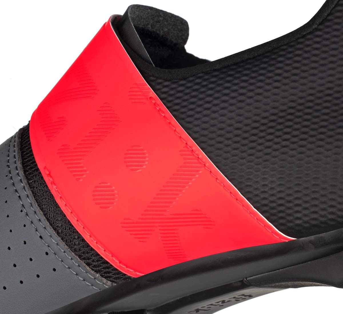 Fizik-Vento-Infinito-Carbon-2-road-shoes_lightweight-breathable-stiff-microtex-or-knit-road-racing-shoes_instep-detail.jpg