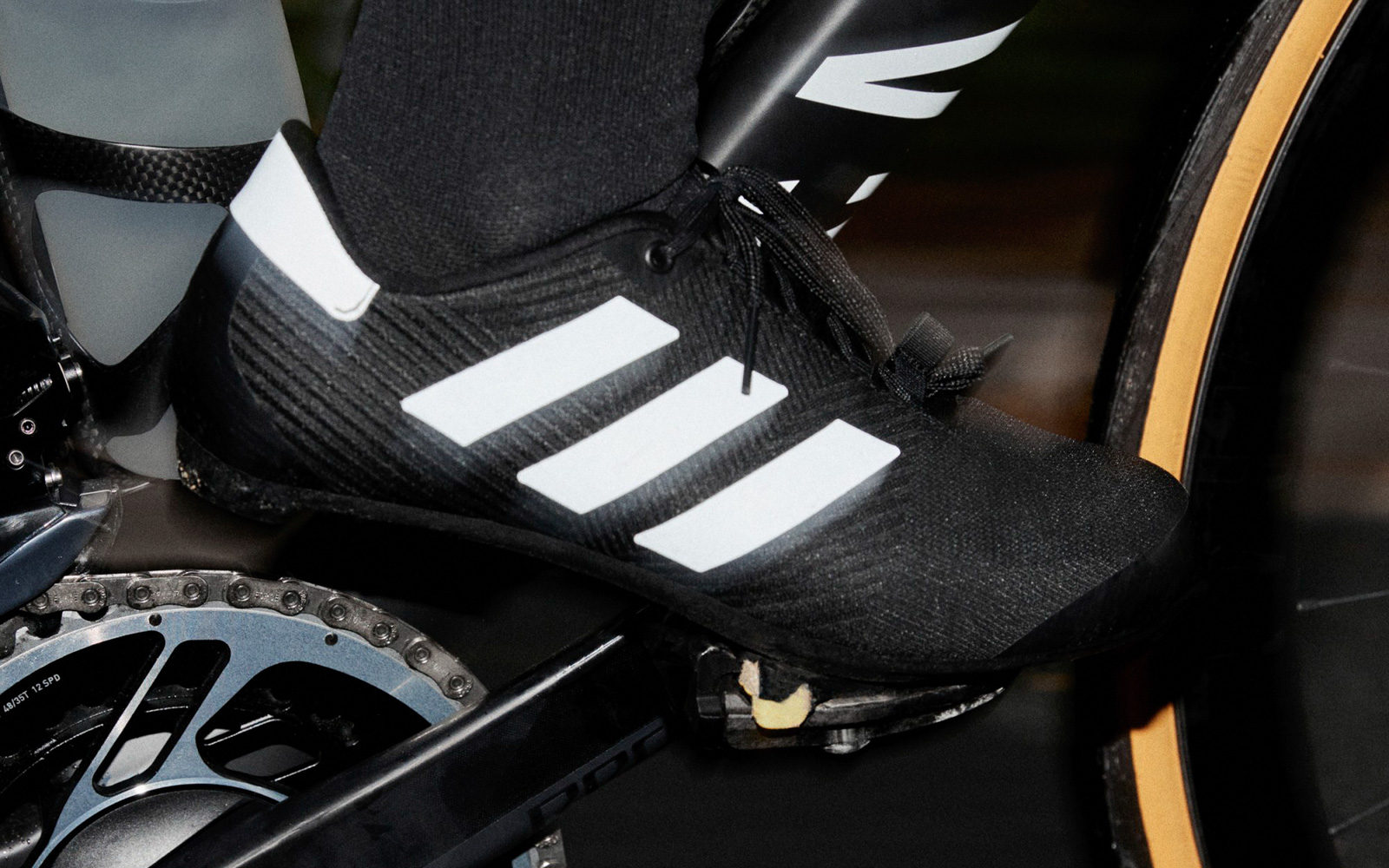 The_Road_Cycling_Shoes_Black_FW4457_HM1.jpg