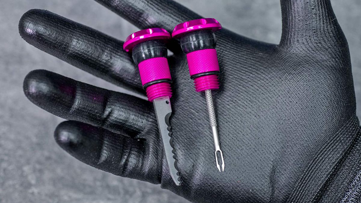 Muc-Off-Stealth-Tubeless-Puncture-Plug-hidden-tire-repair-kit_pair.jpg