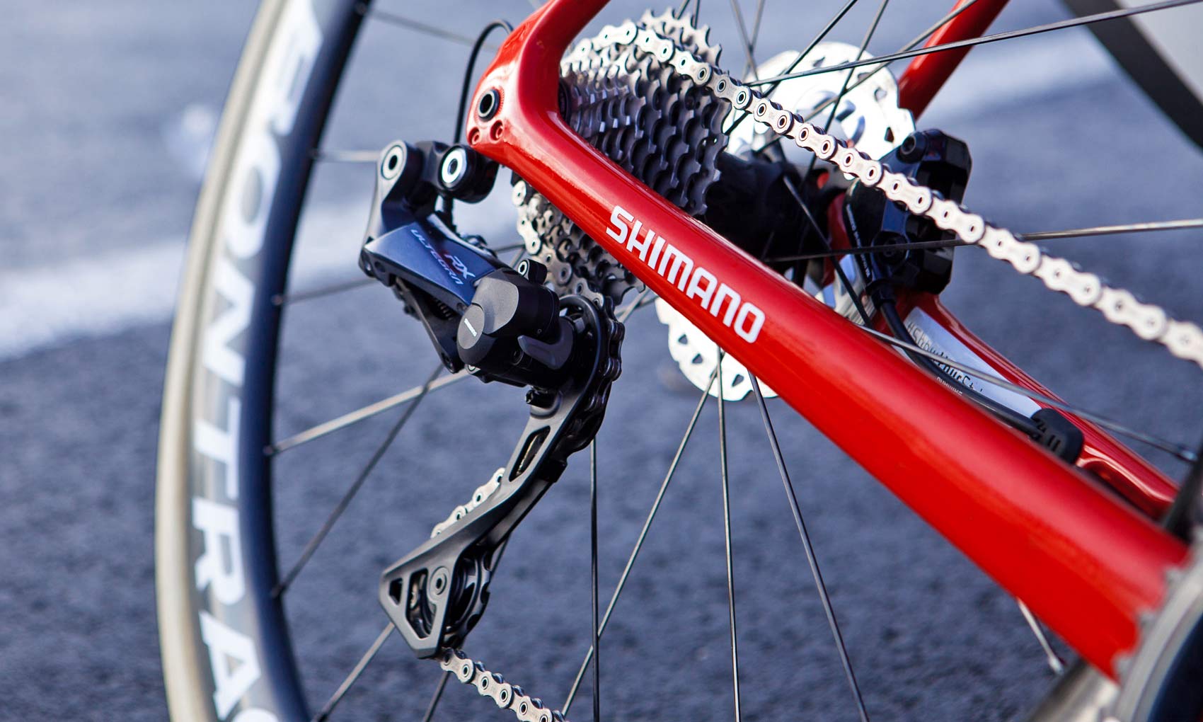 Shimano-Ultegra-RX-derailleur_Shadow-RD_clutched-road-bike-rear-derailleur_Di2-electronic-RX805_Trek-Segafredo-rear-mech.jpg