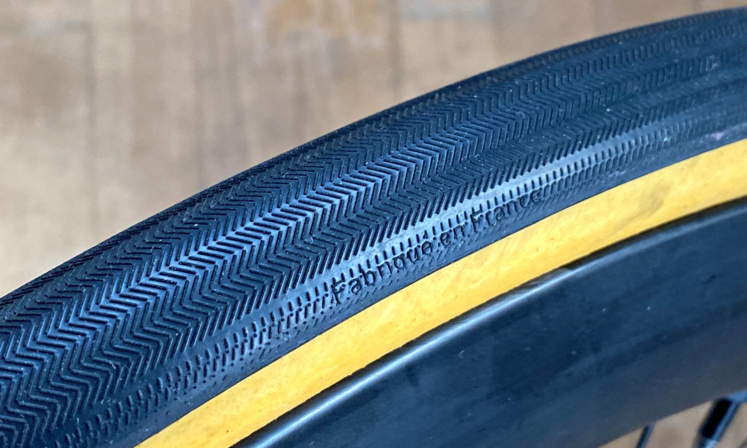 FMB-Cobbles-tubeless-ready-TLR-29mm-tire_made-in-France-handmade-open-tubular-Spring-Classics-supple-tubeless-clincher-road-bike-tires_herringbone-tread-Fabrique-en-France.jpg