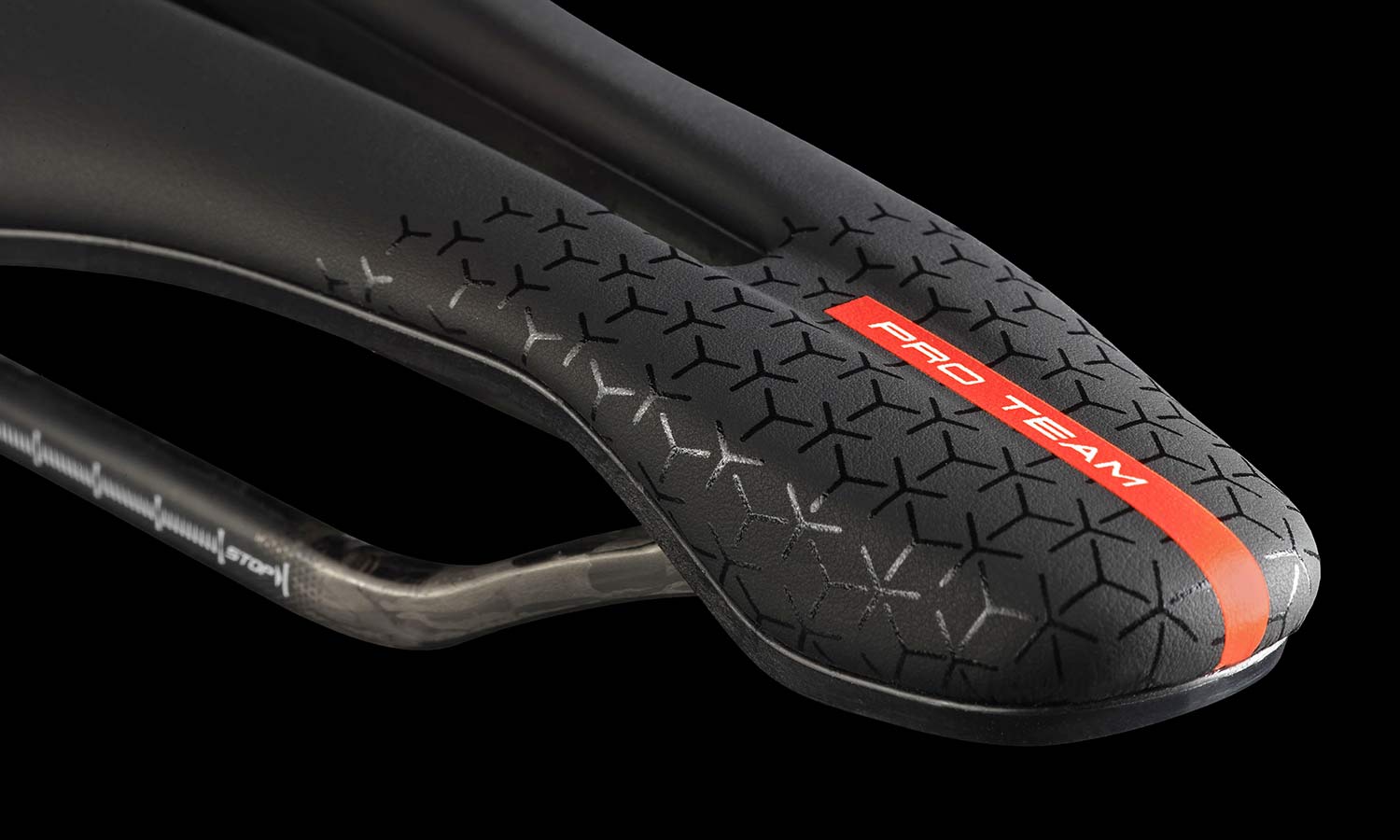 Selle-Italia-Flite-Boost-Pro-Team-Kit-Carbonio-Superflow-road-saddle_nose-detail.jpg