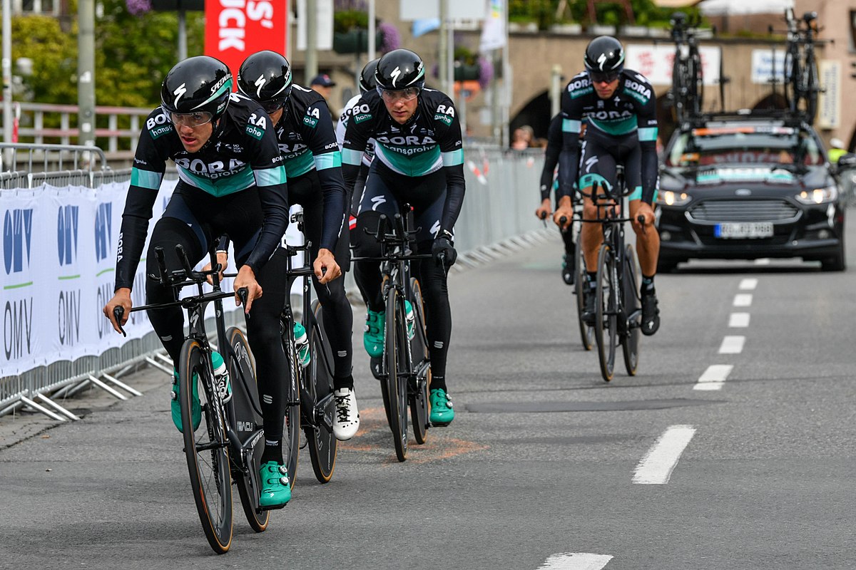 1200px-20180922_UCI_Road_World_Championships_Innsbruck_Team_Bora_hansgrohe_850_7009.jpg