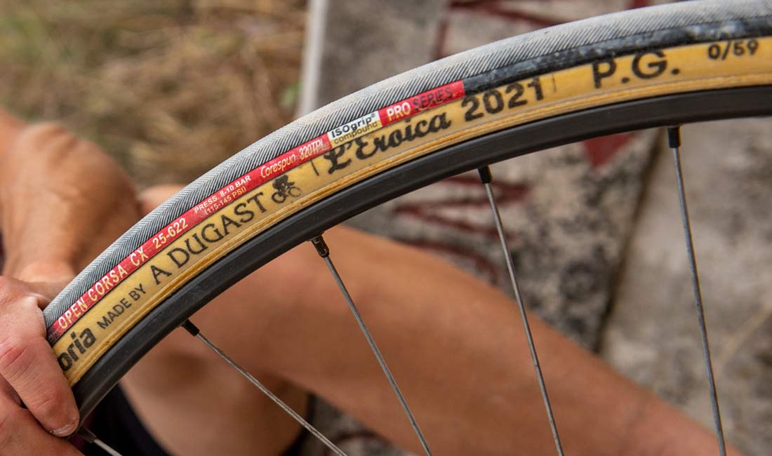 Vittoria-made-by-A-Dugast-L-Eroica-limited-edition-25mm-retro-vintage-tubular-road-bike-tires_sidewall.jpg