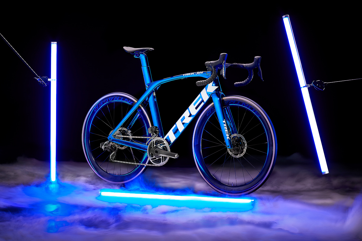 Madone_Sapphire_Chroma_Portrait.jpg