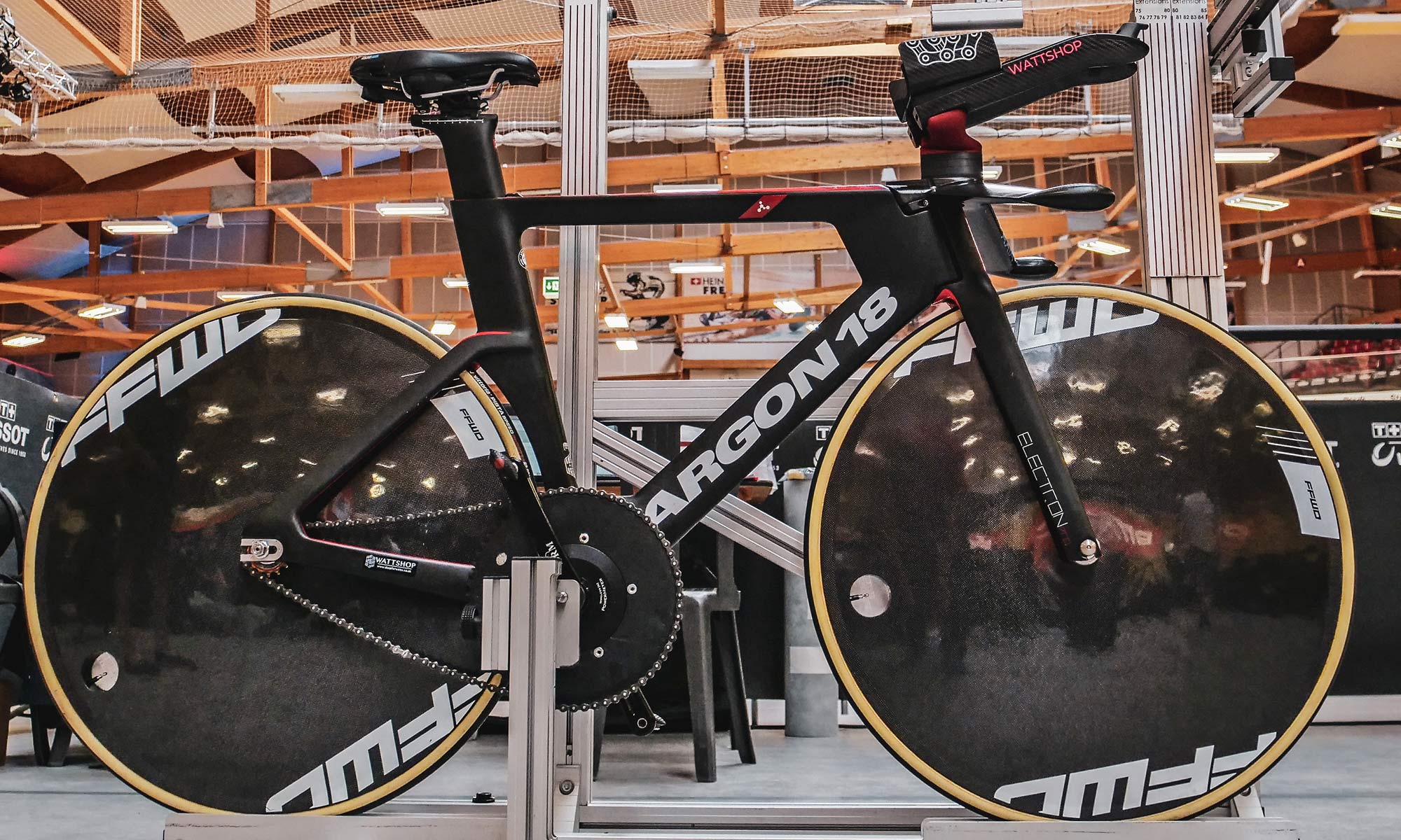 Joss-Lowden-Womens-Hour-Record-48405m-LeCol-Argon-18-Electron-Pro-custom-track-bike_photo-by-James-Huntly.jpg