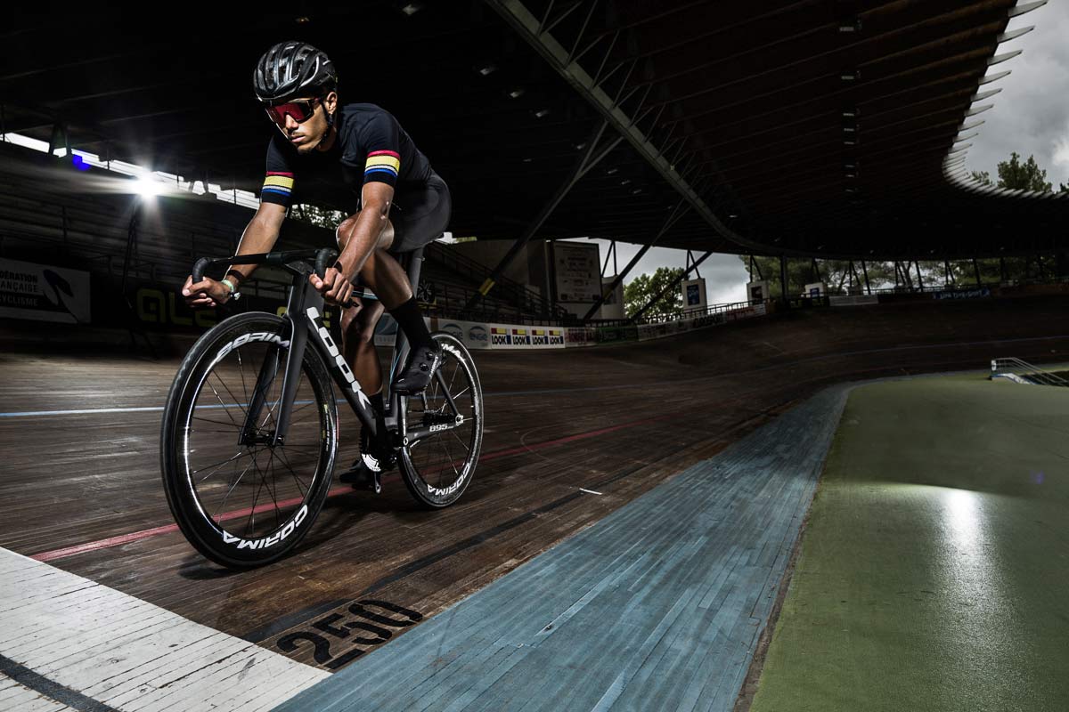 LOOK-895-Vitesse-carbon-track-bike_photo-by-Emmanuel-Bournot_velodorome-Hyeres-riding.jpg