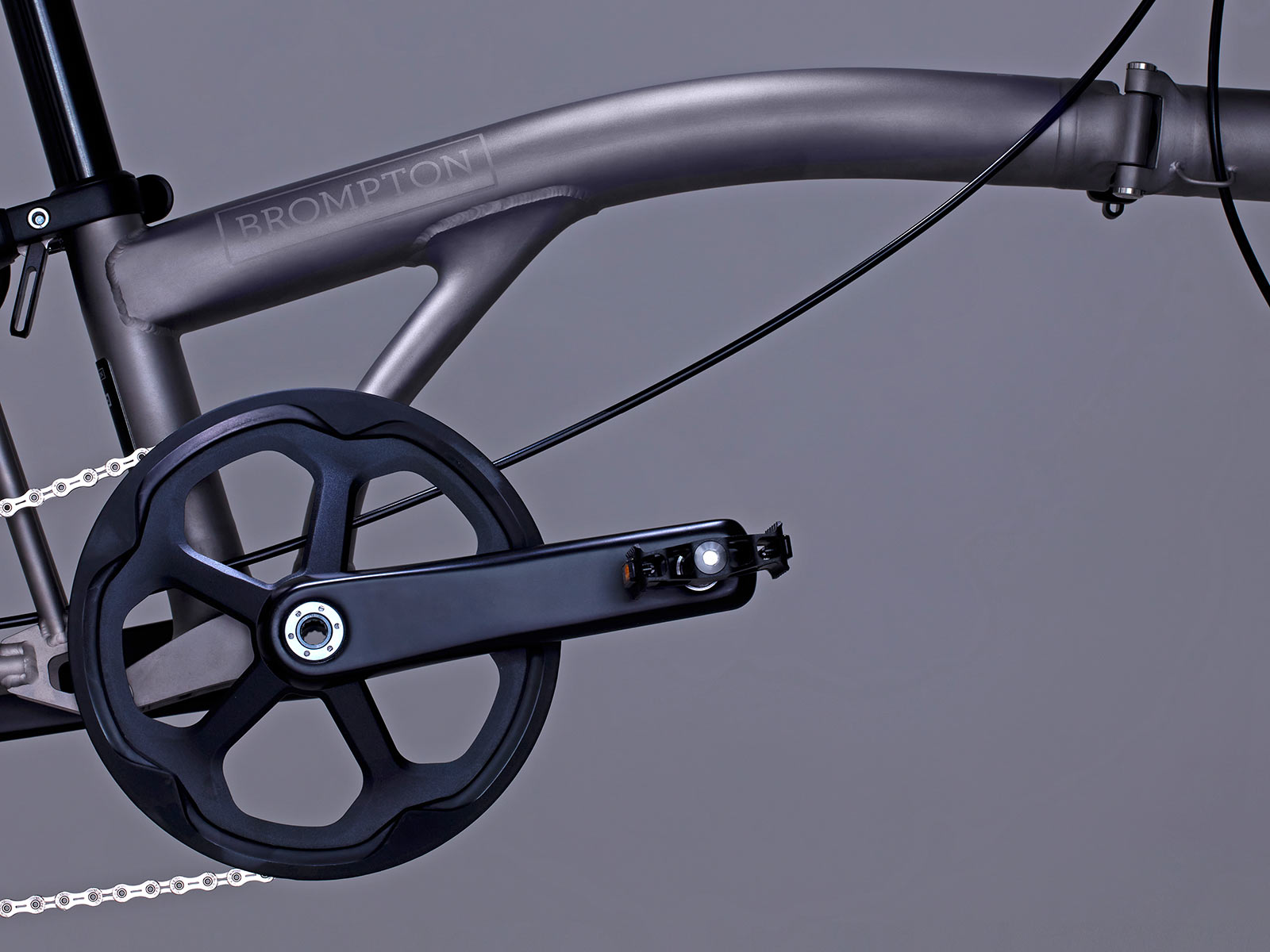 Brompton-T-Line-ultralight-titanium-folding-bike_carbon-crankset.jpg