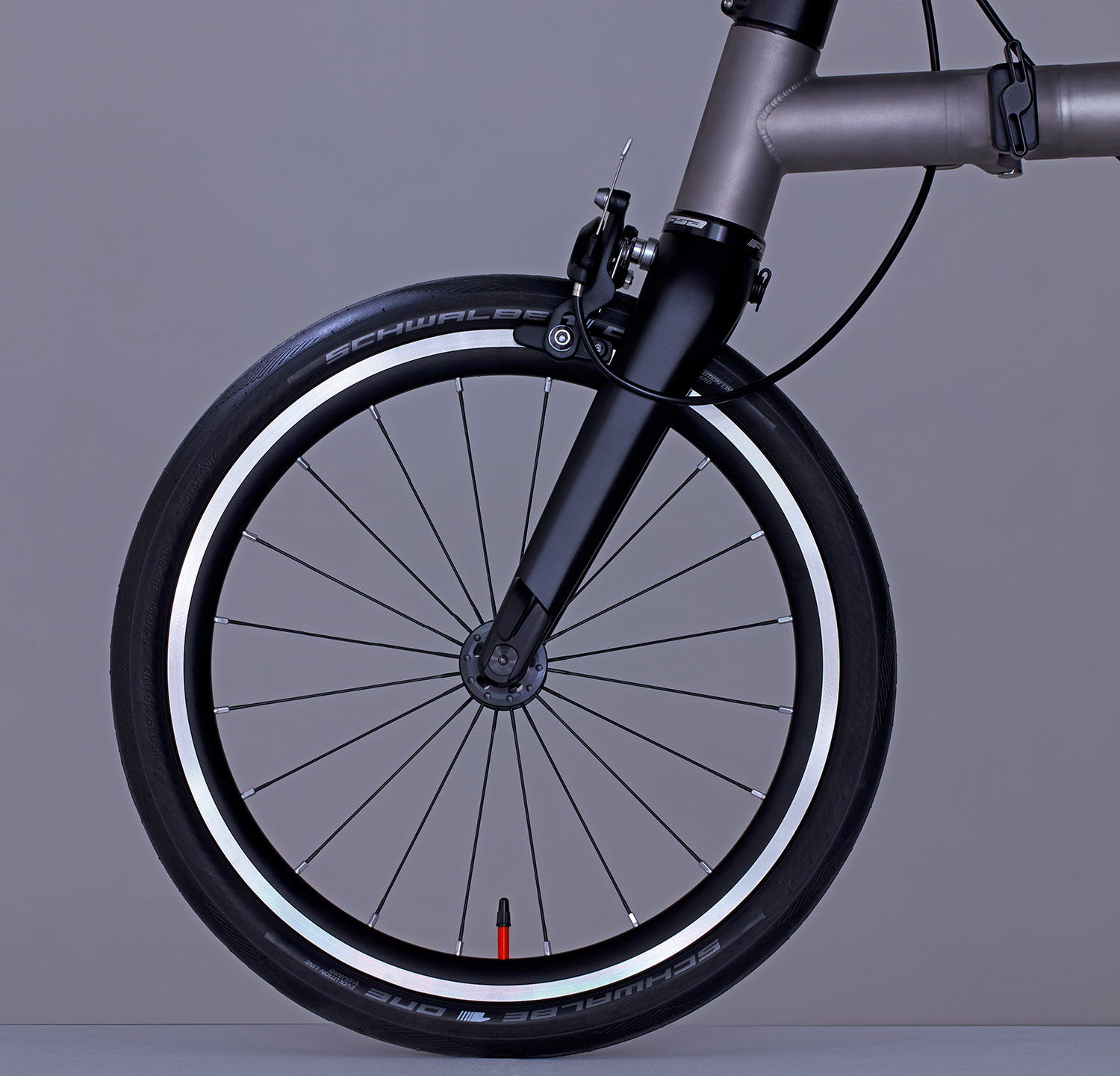 Brompton-T-Line-ultralight-titanium-folding-bike_fork-detail.jpg