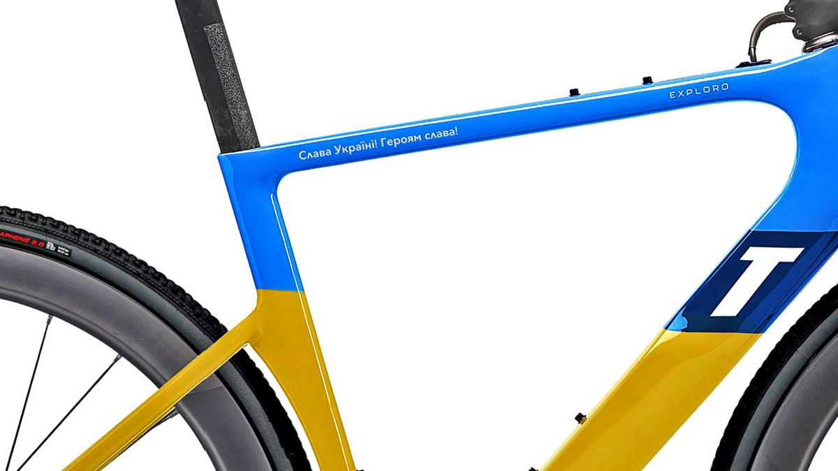 3T-Exploro-RaceMax-Ukraine-edition-gravel-bike_frame-detail-Glory-to-Ukraine (1).jpg