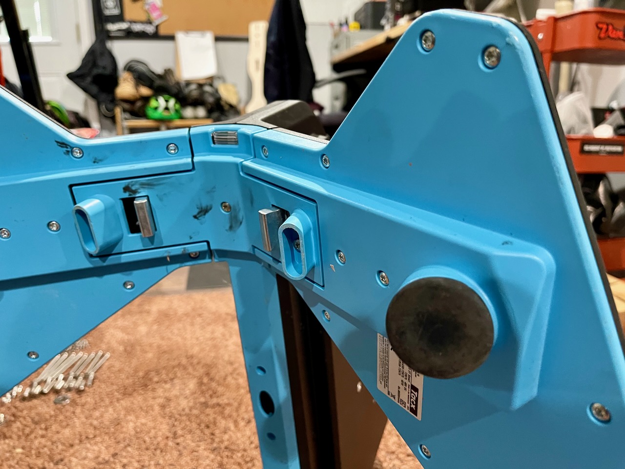 TACX-NEO-Motion-Plates-install-.jpeg
