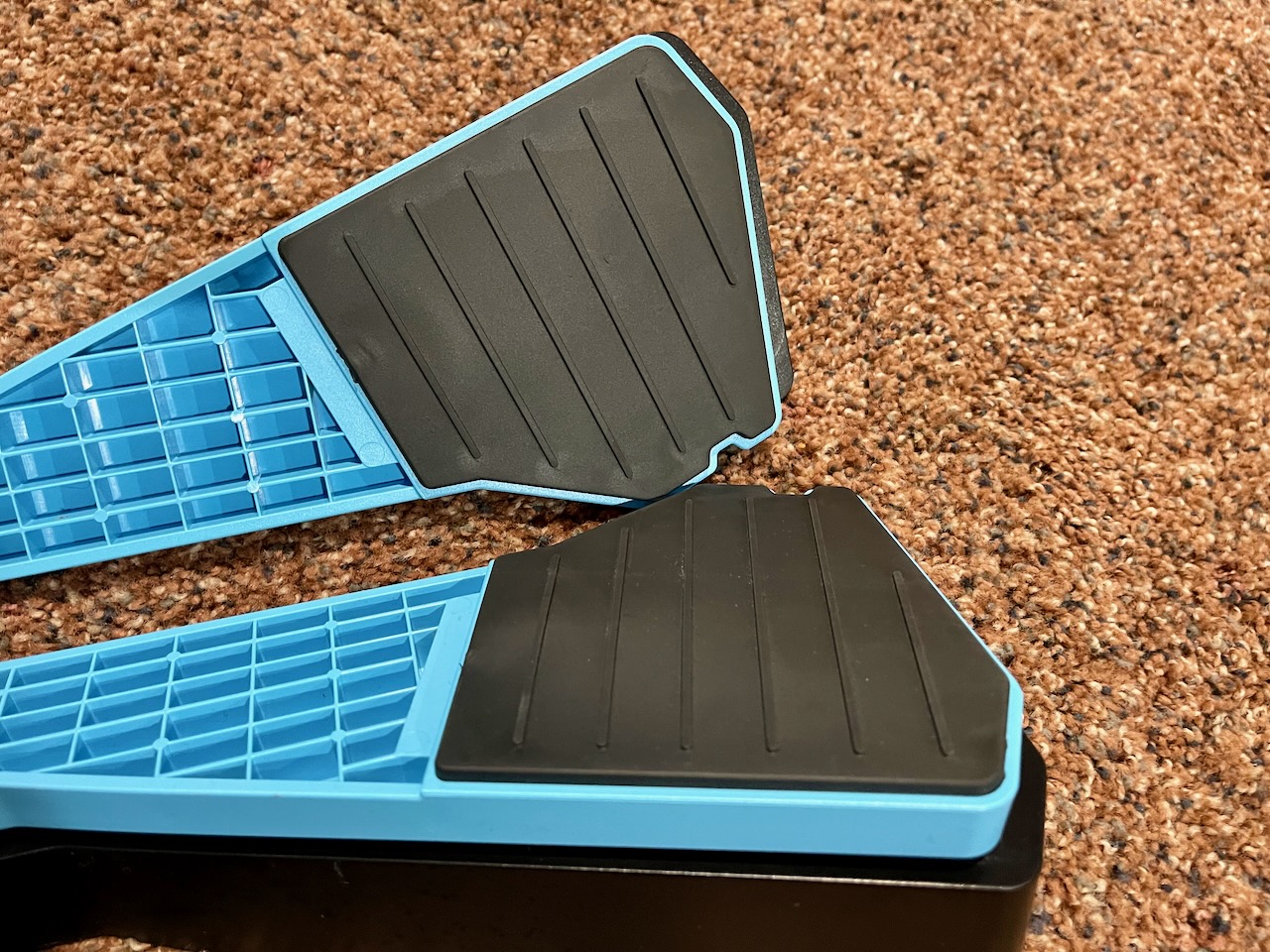 TACX-NEO-Motion-Plates-feet-.jpeg