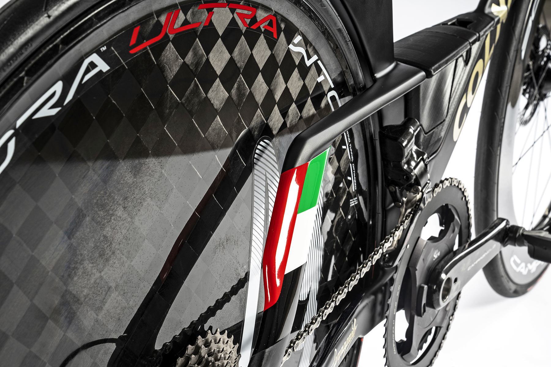 Colnago-TT1-carbon-disc-brake-time-trial-bike_UAE-team-TT-bike_unique-dropped-horizontal-seat-stays.jpg