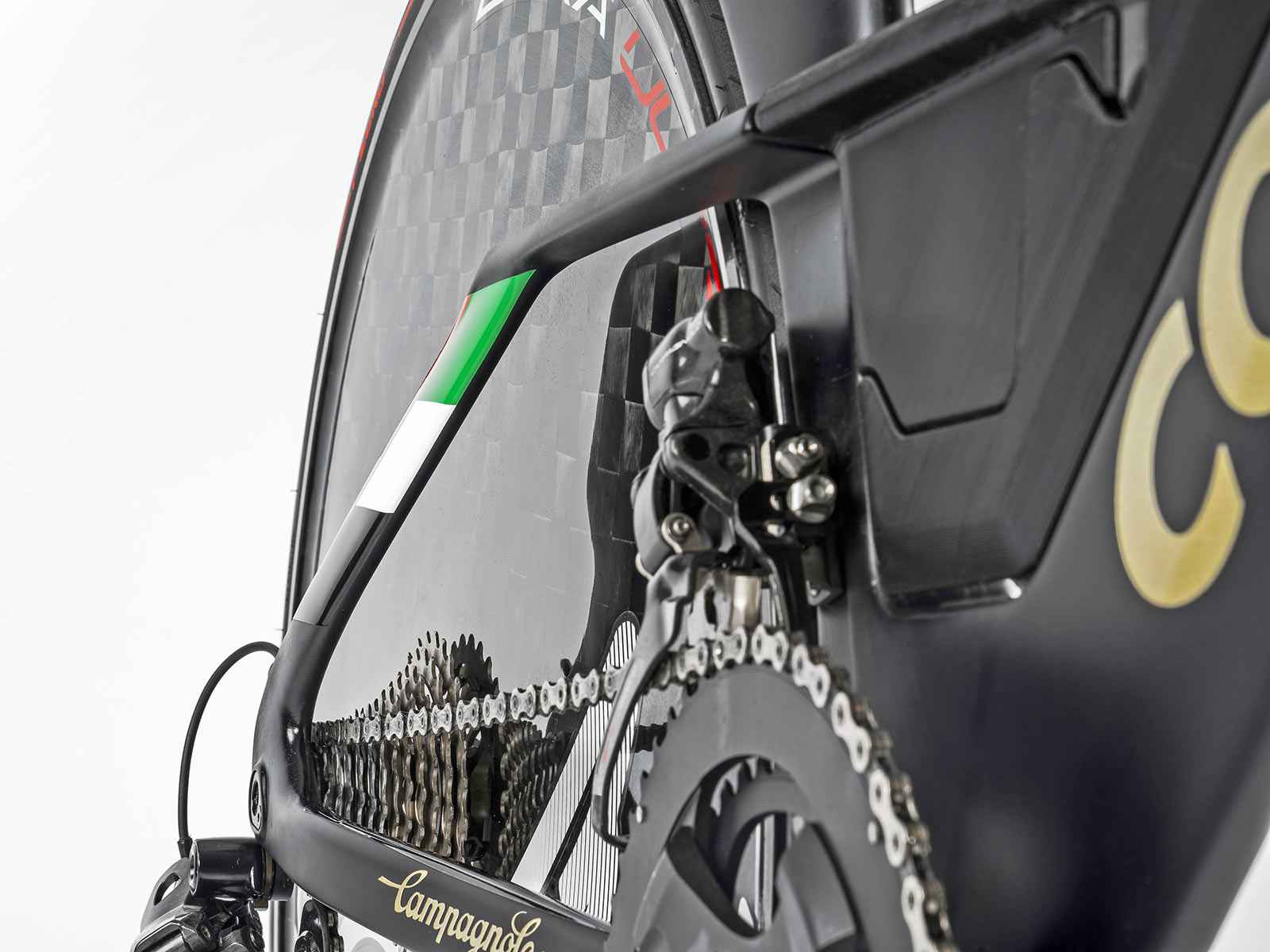 Colnago-TT1-carbon-disc-brake-time-trial-bike_UAE-team-TT-bike_drivetrain-detail.jpg