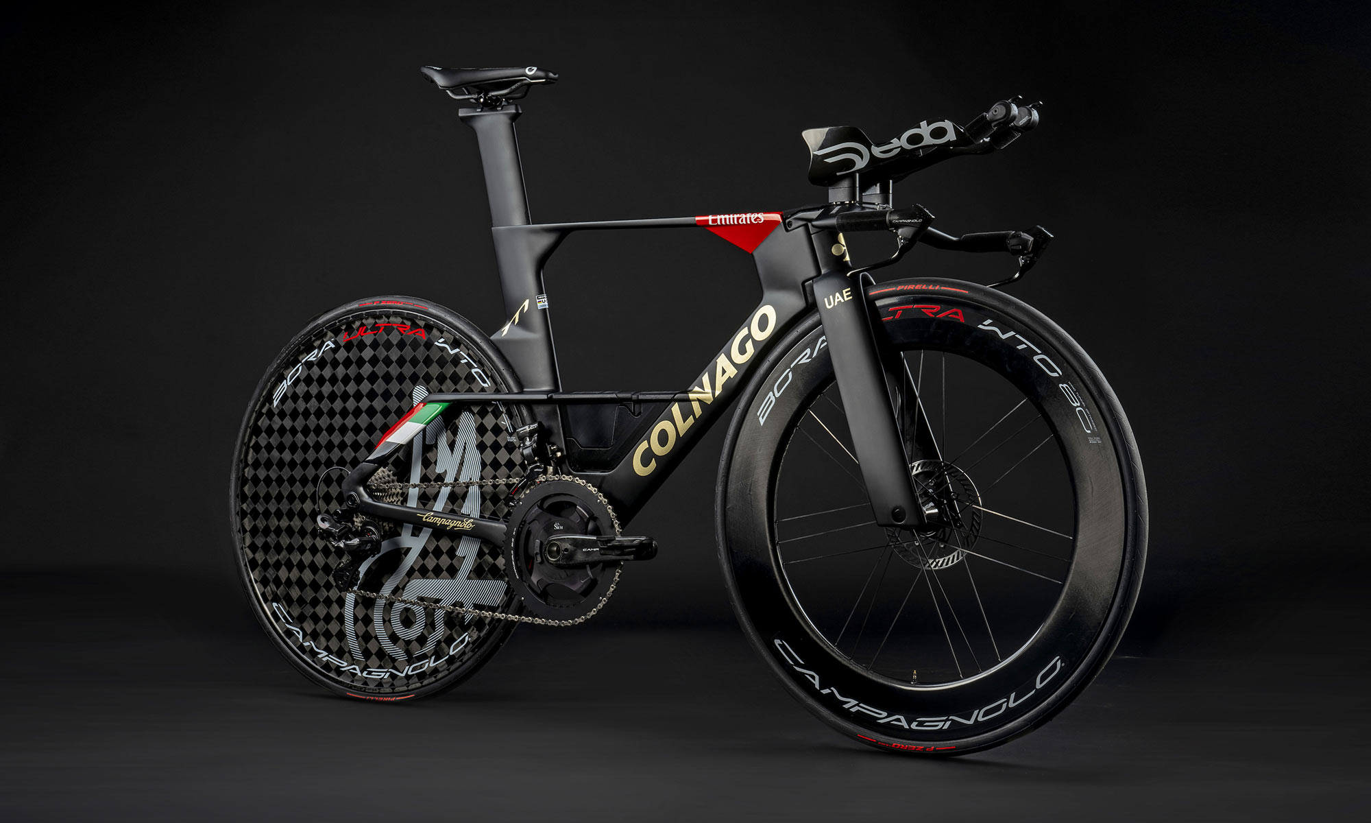 Colnago-TT1-carbon-disc-brake-time-trial-bike_UAE-team-TT-bike_complete-angled.jpg