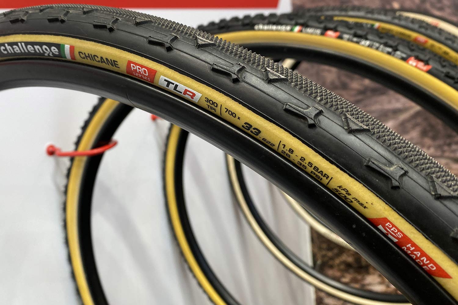 Challenge-CX-tires-inherit-supple-handmade-tubeless-upgrade-from-gravel_Chicane.jpg
