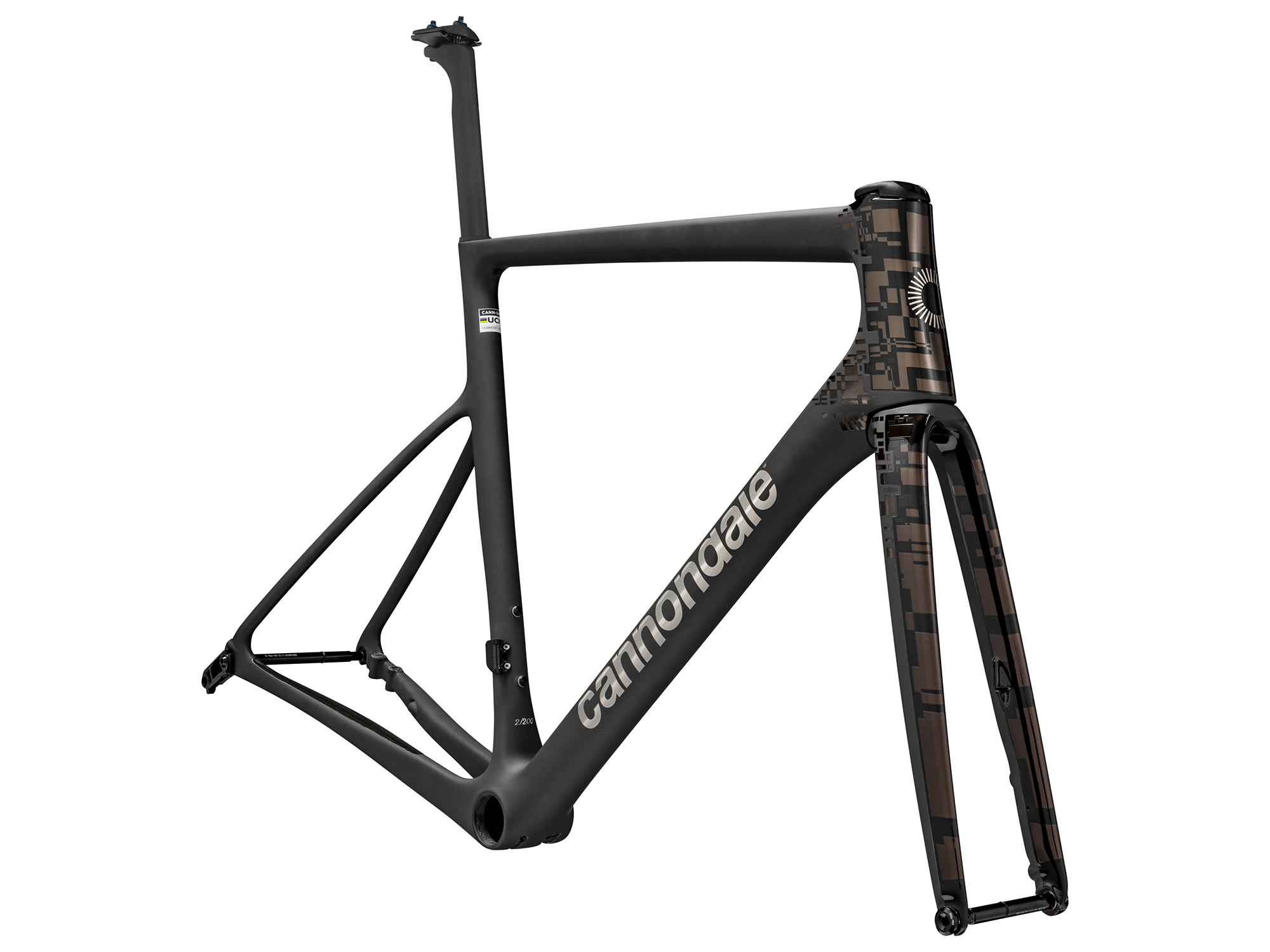Cannondale-SuperSix-EVO-Leichtbau-LTD_limited-edition-ultra-lightweight-carbon-road-bike_angled-front.jpg