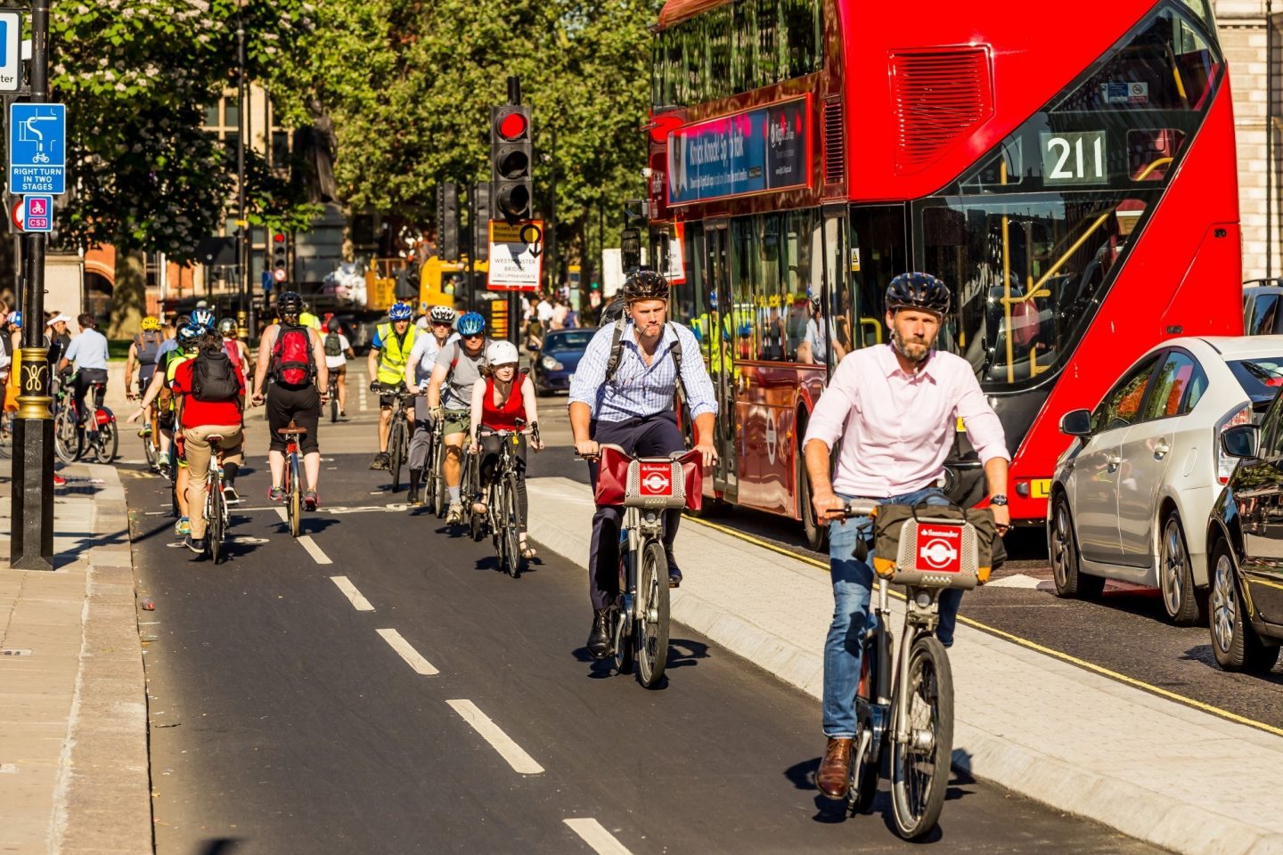 shutterstock_1116326888_London-cyclists-2000x1333px-1.jpg