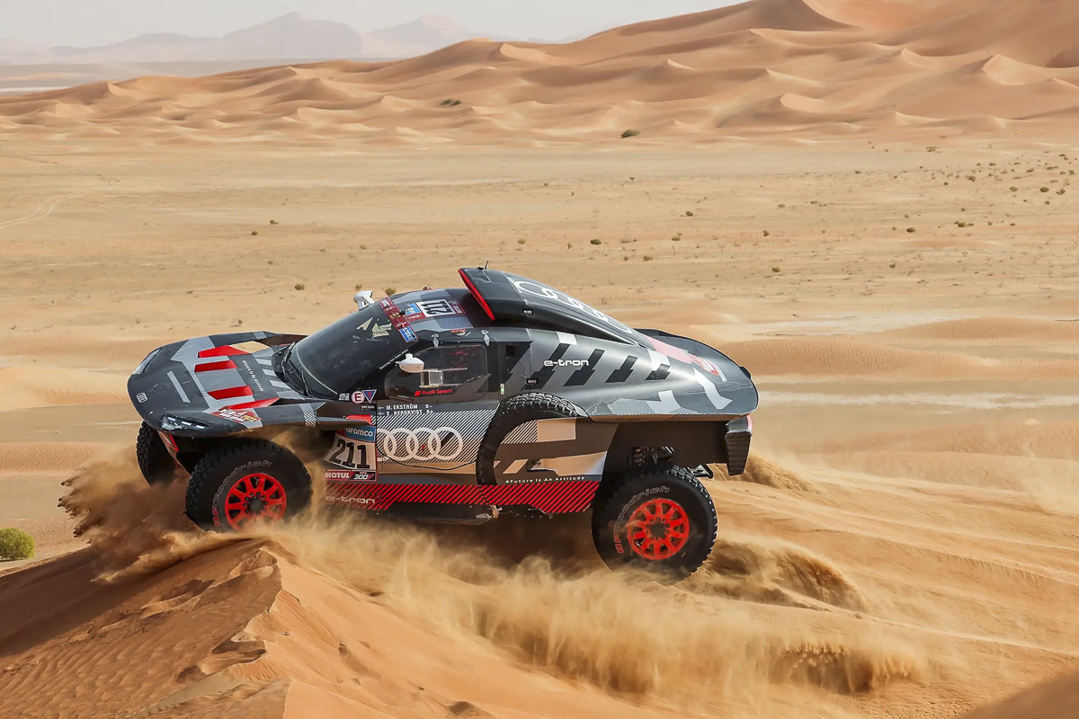 audi-RS-Q-e-tron-dakar-rally-electric-vehicle_副本.jpg