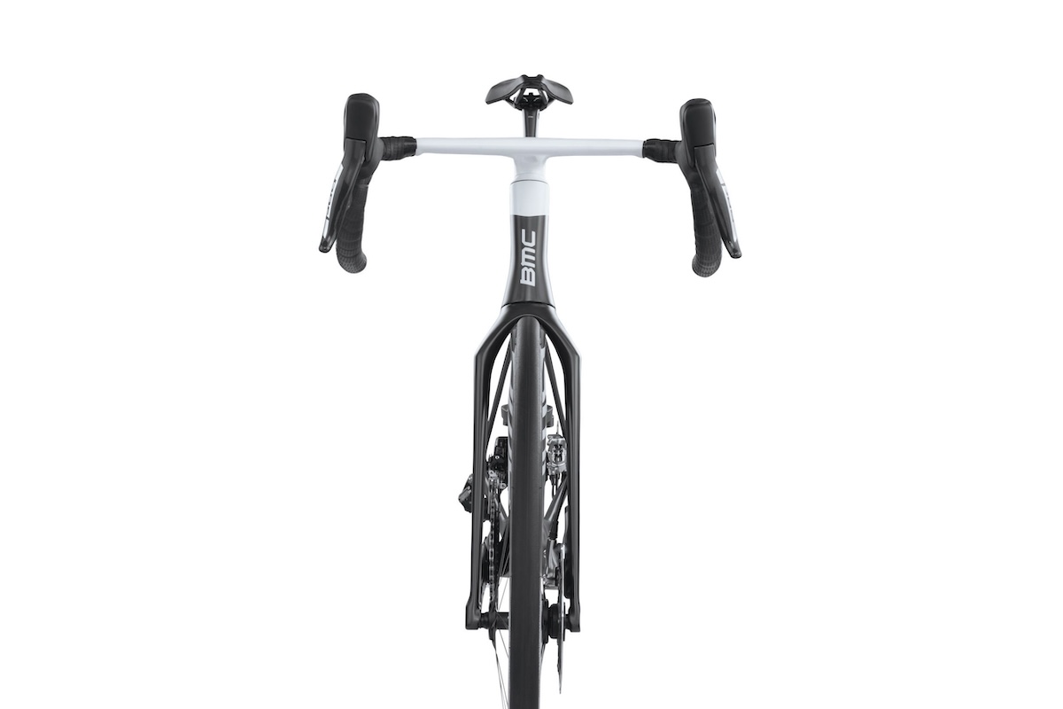 TEAMMACHINE R 01 LTD cbn wht wht detail 4.jpg