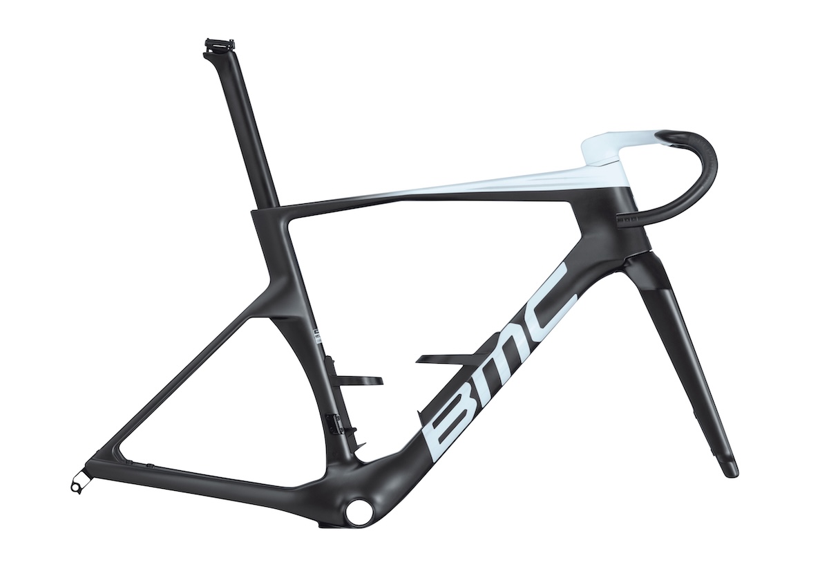 Teammachine R 01 MOD cbn wht wht side.jpg