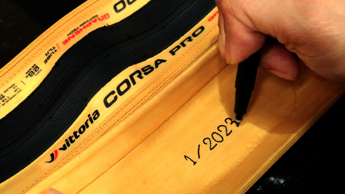 Corsa-Pro-GOLD-tyre-02.jpg