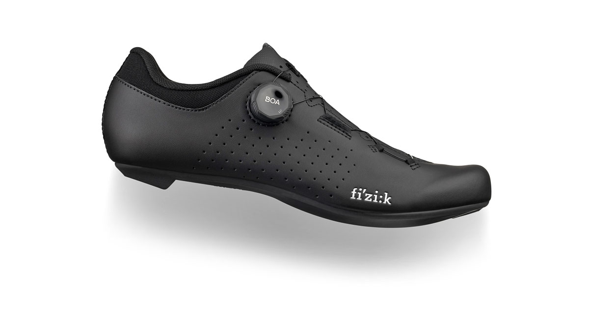 Fizik-Omna-Wide-affordable-road-bike-shoes_classic-black.jpg
