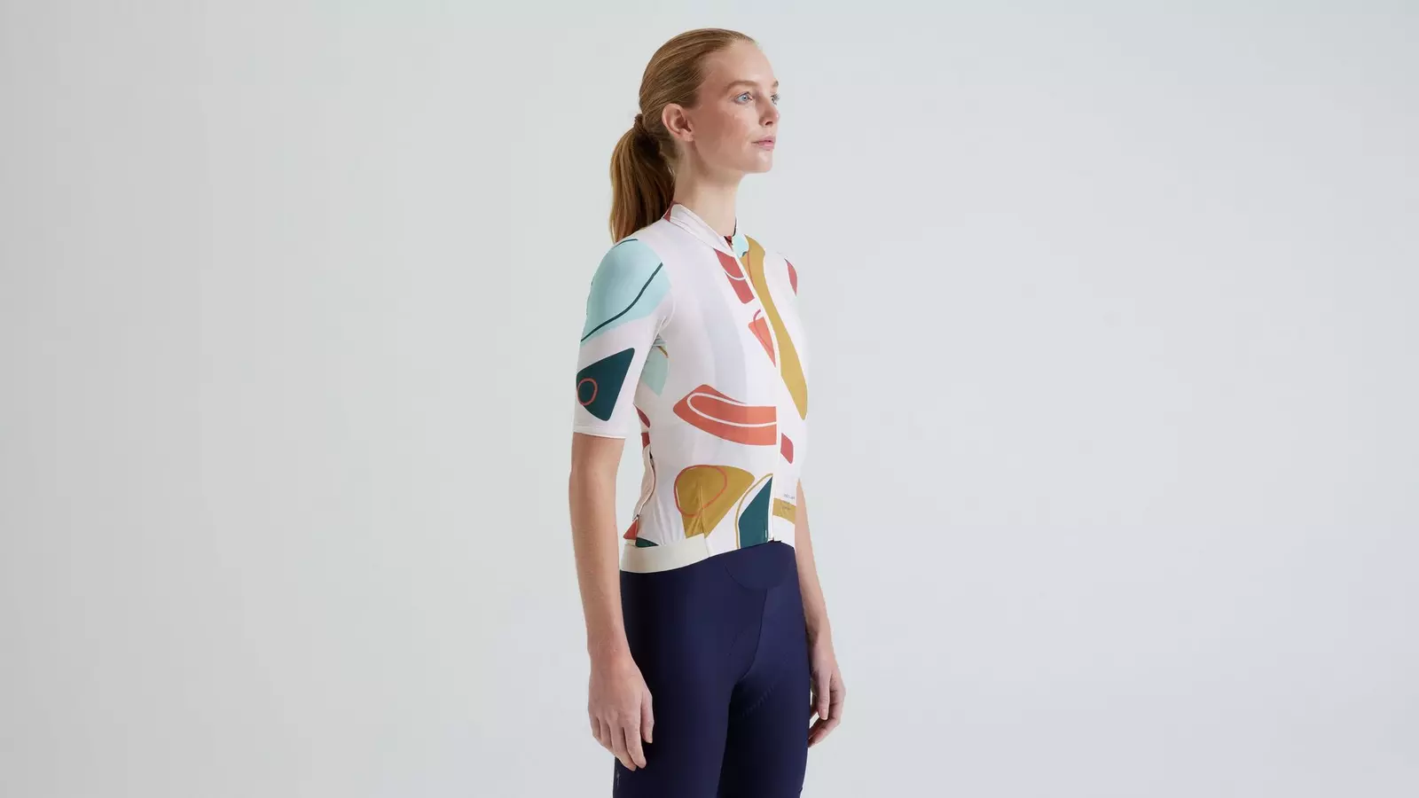64023-350_APP_PRIME-JERSEY-SS-WMN-BRCHWHT-MULTI-GATHER_FRONT-3-4.jpg