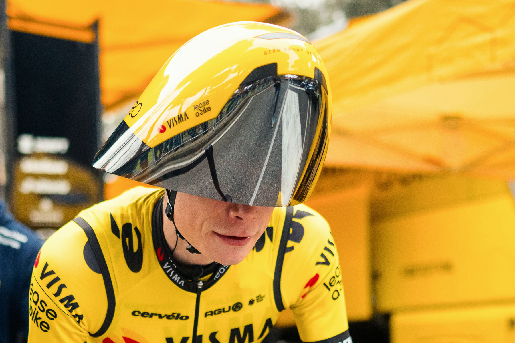 Giro-Aerohead-2-prototype-aero-TT-helmet-raced-by-Team-Visma-at-Tirreno-Adriatico_Spaceballs-Dark-Helmet.jpg