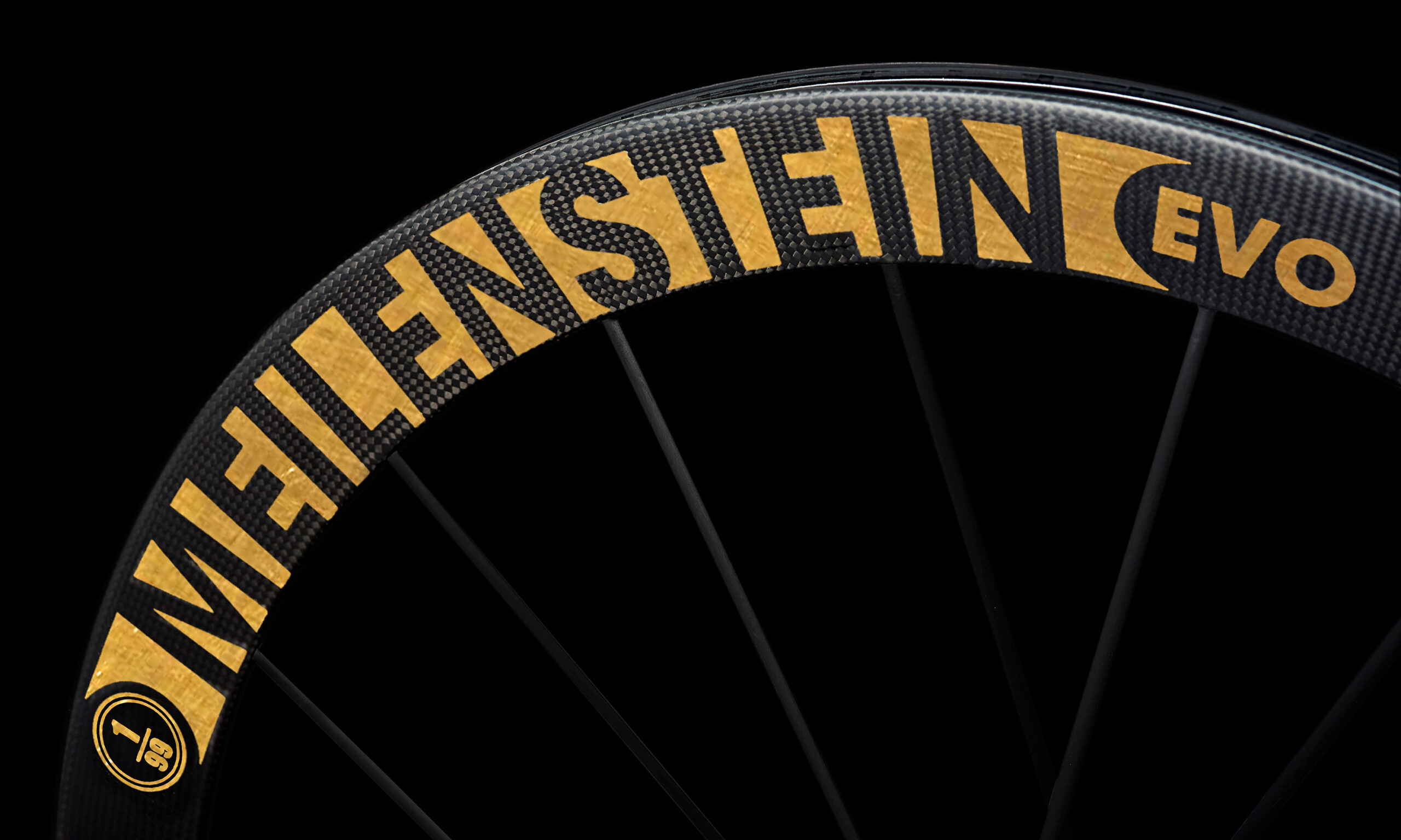 Lightweight-Meilenstein-EVO-Signature-Edition-Gold-carbon-road-wheels_gold-leaf-scaled.jpg