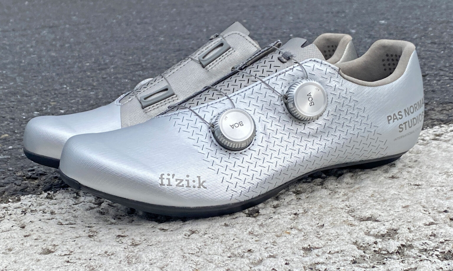 Fizik-x-Pas-Normal-Studios-Mechanism-carbon-road-shoes_pair-on-road-1536x922.jpg