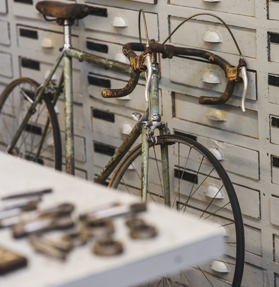 classic_bikes_bianchi_10_steel_road_bike_1-942x970.jpg