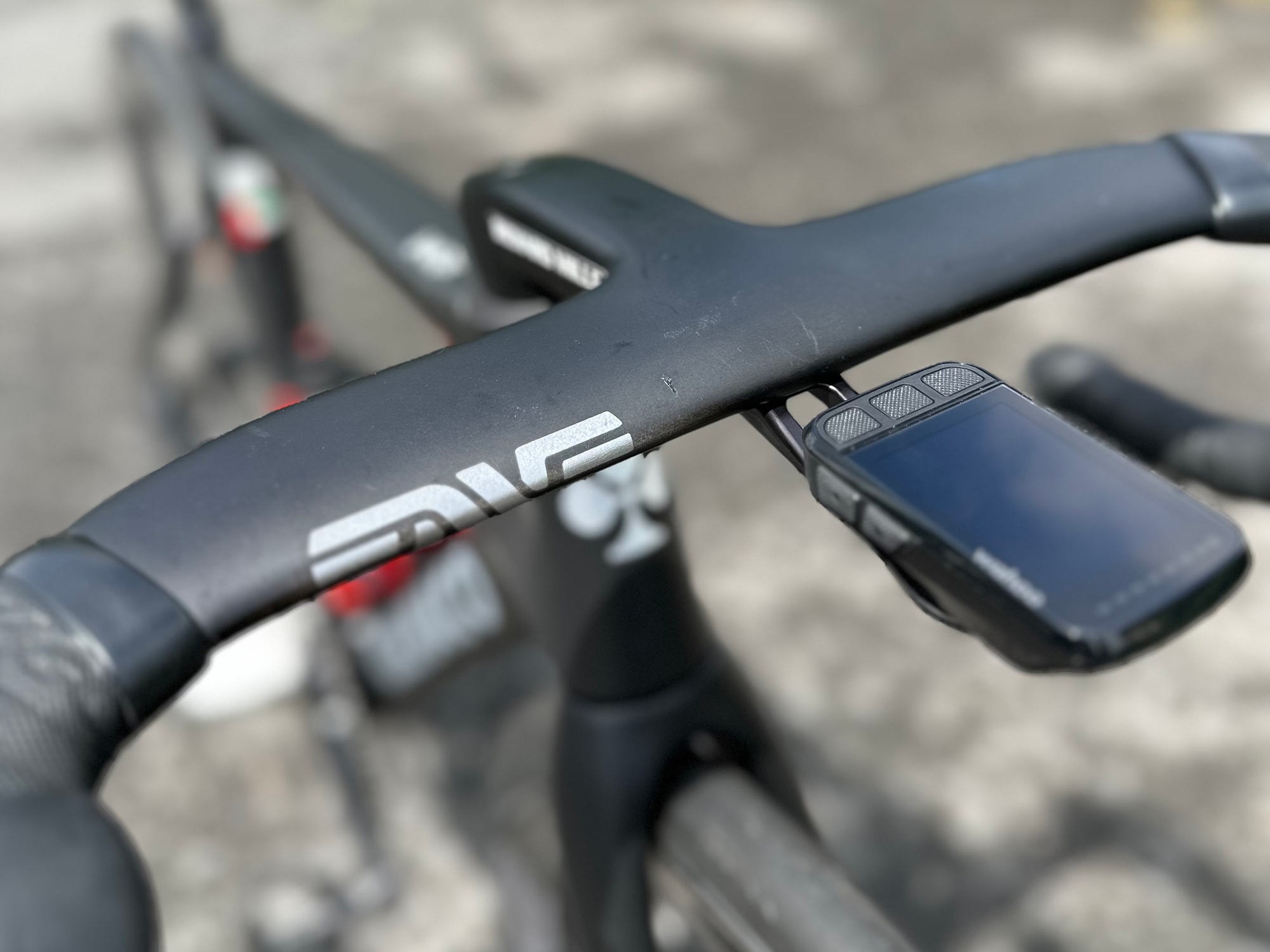 one-piece-enve-handlebar-stem-pogacar-tour-de-france-2023-c.jpg