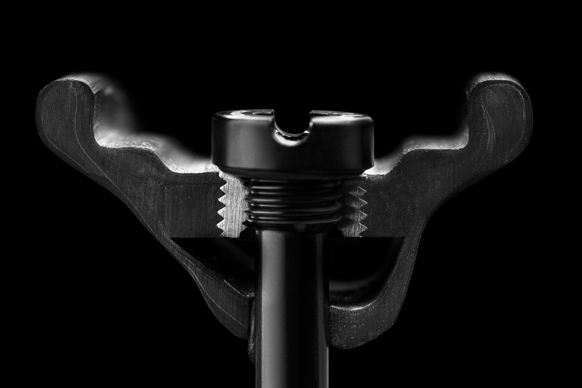 30123-710_WHL_TRAVERSE-SL-II-350-29-6B_VALVE_CUT_8284_V3.jpg