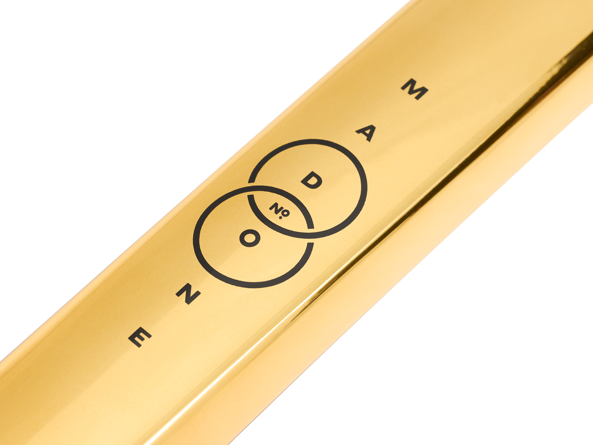 TK25-LAUNCH-MY25-Project-One-ICON-Chroma-US-EGeving_Madone_logo_gold copy 2.jpg