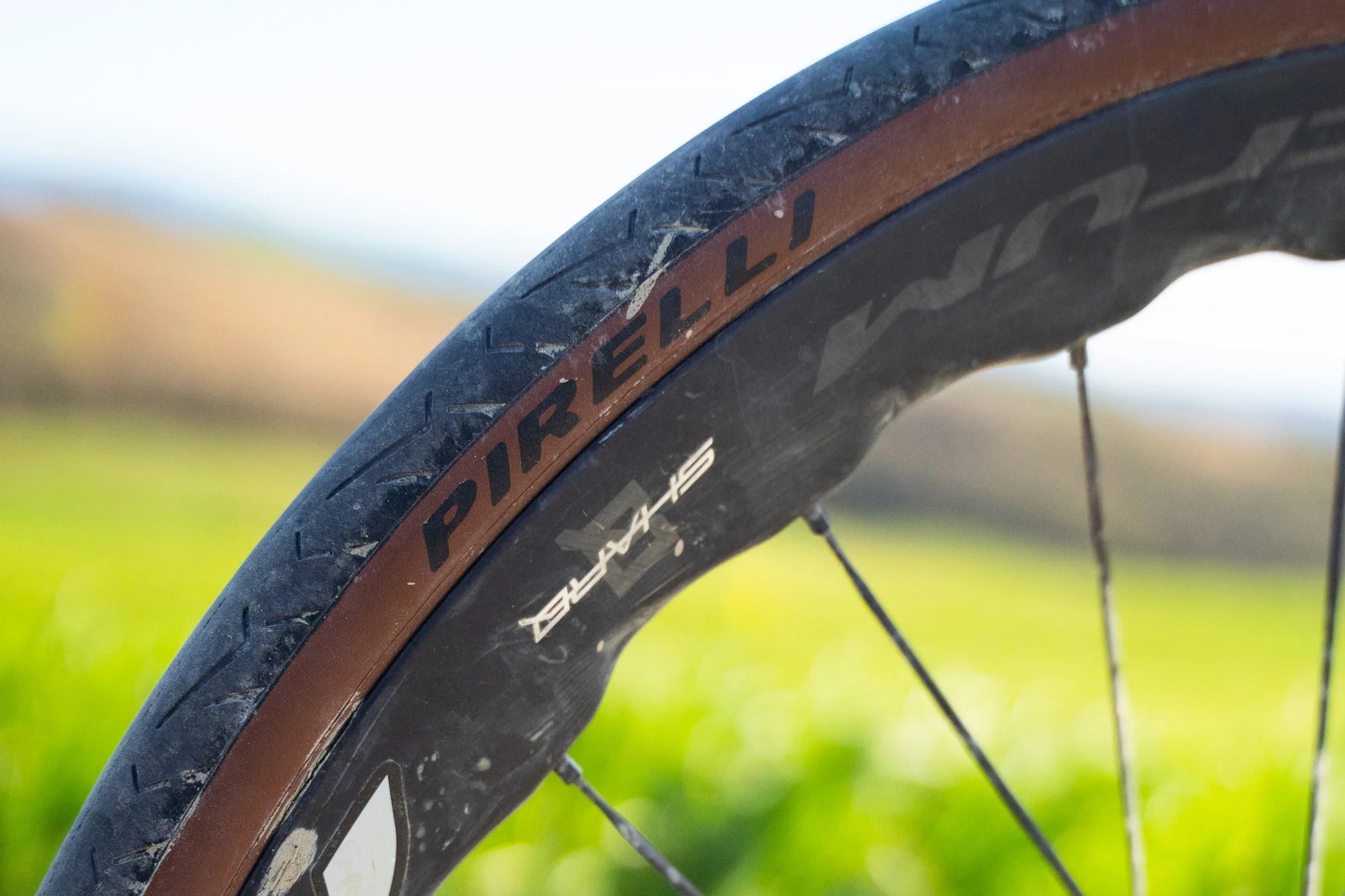 Pirelli-Cinturato-Evo-TLR-eco-friendly-enduro-all-road-light-gravel-tubeless-endurance-road-bike-tire_classic-brown-wall.jpg
