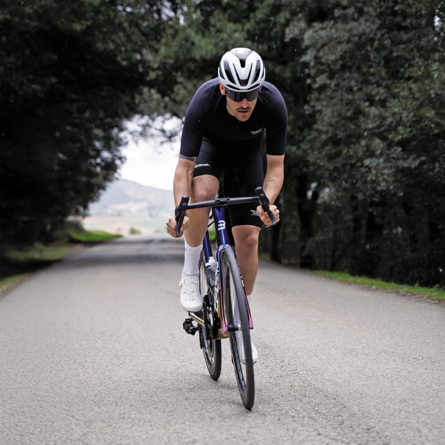 Pirelli-Cinturato-Evo-TLR-eco-friendly-enduro-all-road-light-gravel-tubeless-endurance-road-bike-tire_wet-road-roding-1536x1536.jpg