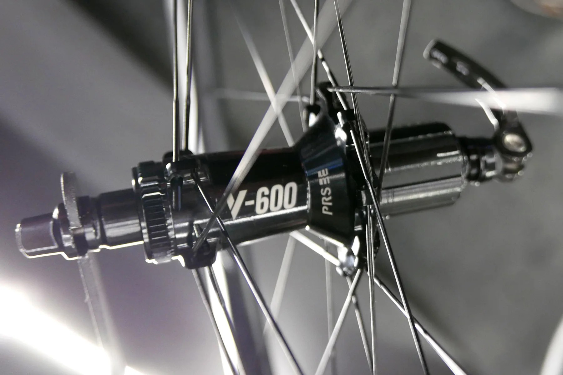 Vision-SC-SL-45-60mm-deep-affordable-aero-road-bike-wheels_hub.jpg