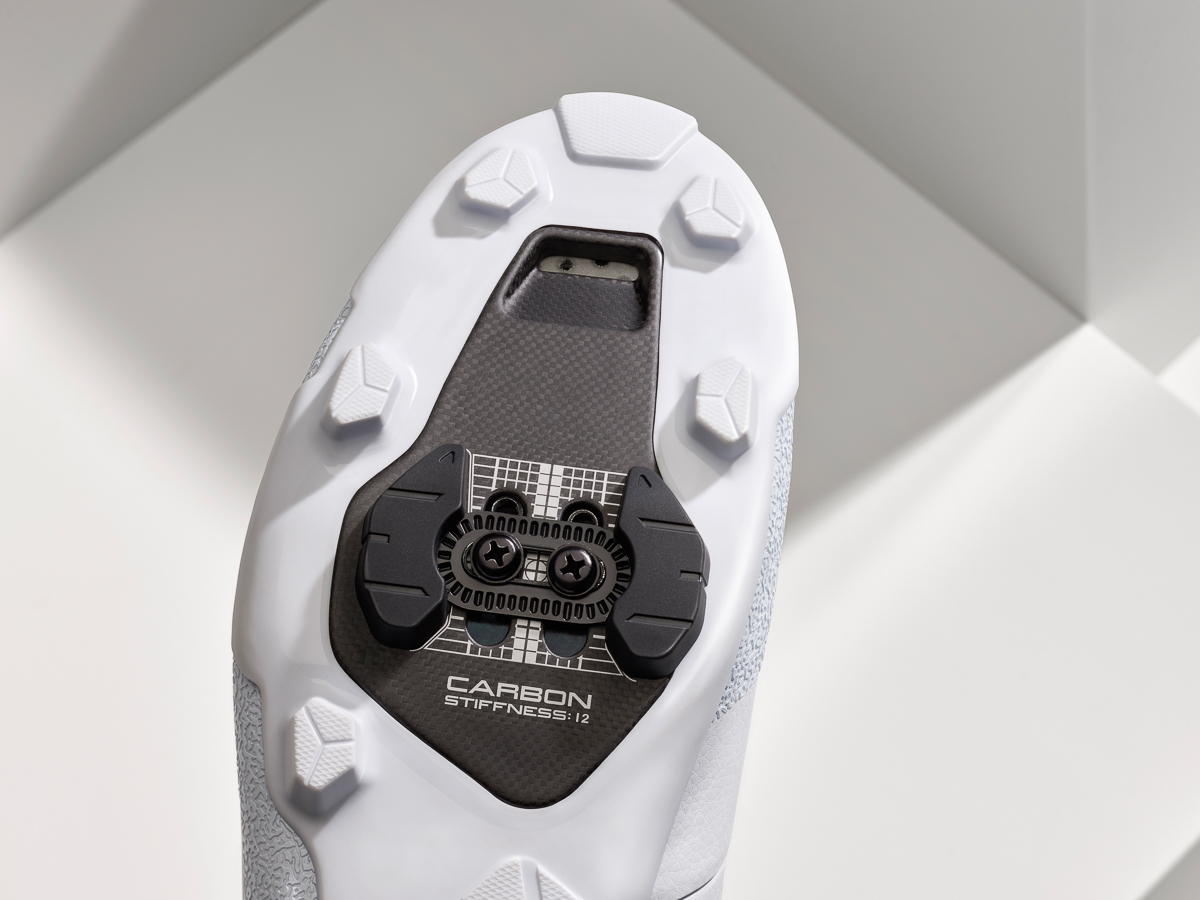 RX910 Wht Spotlight 006 5be3c8.jpg
