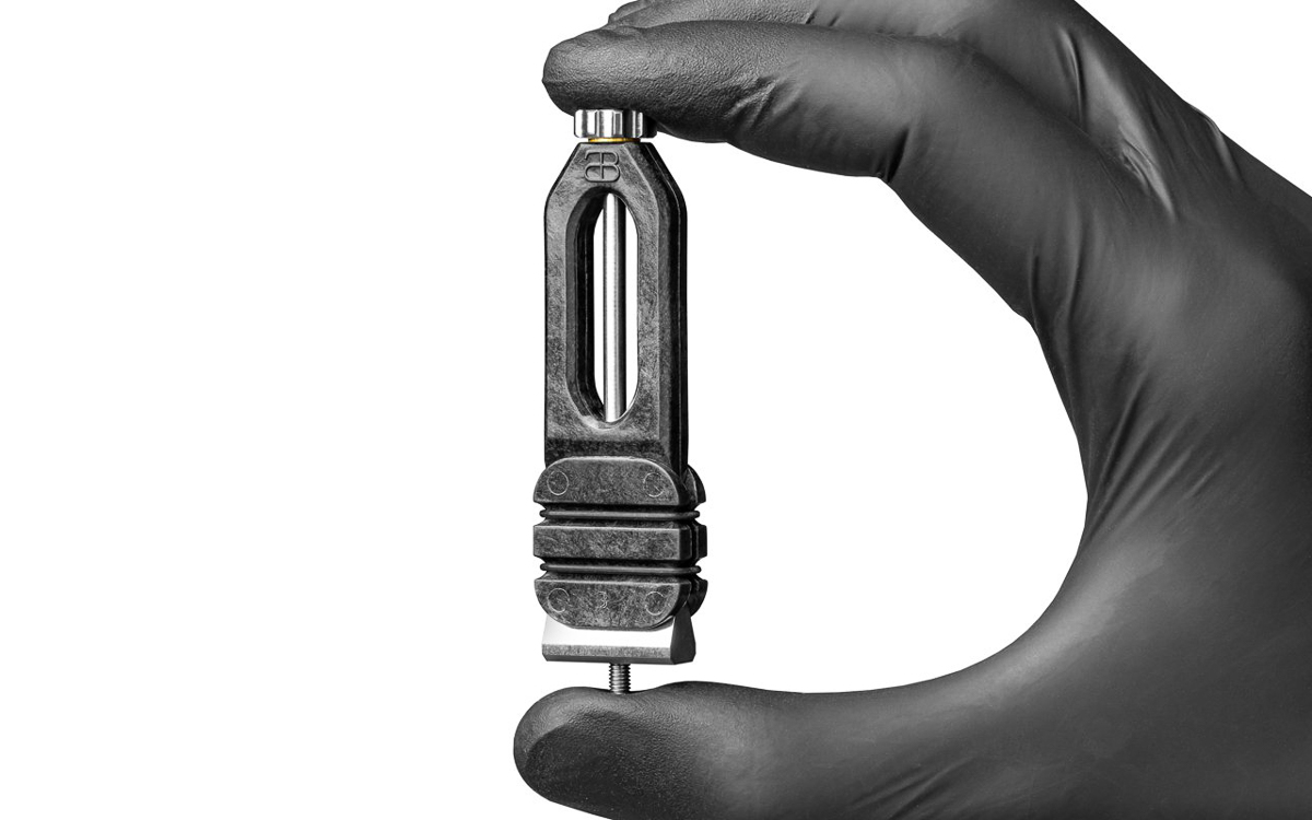 absoluteblack-hydraulic-brake-piston-press-2.jpg