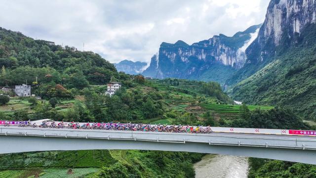 2025中国公路自行车公开赛（湖北恩施站）圆满落幕