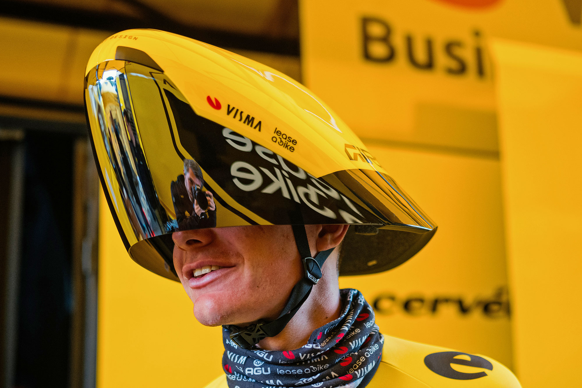 Giro-Aerohead-2-prototype-aero-TT-helmet-raced-by-Team-Visma-at-Tirreno-Adriatico_spaceship-on-your-head.jpg