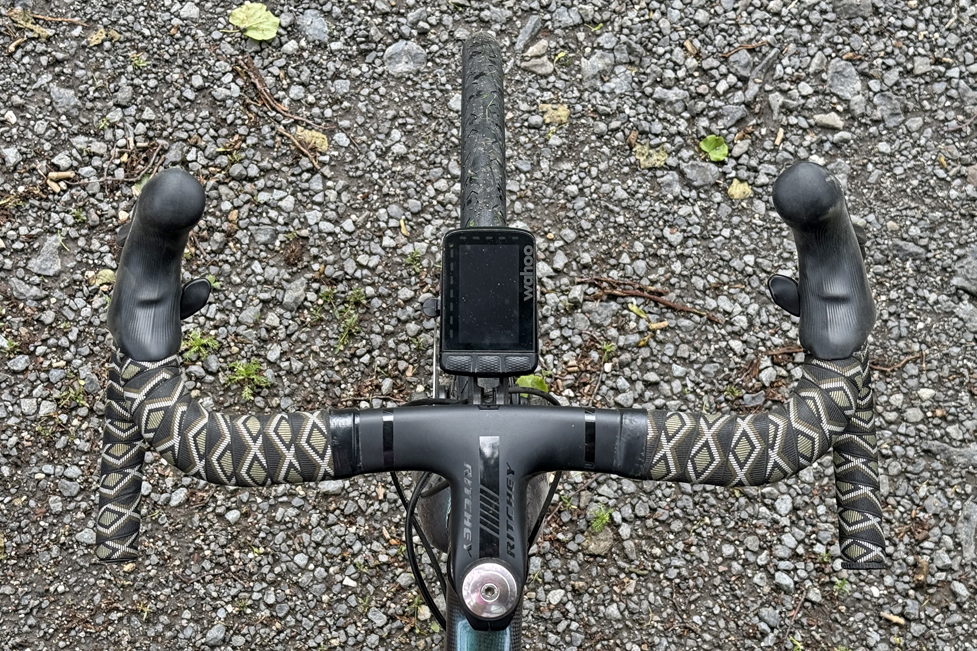 Ritchey-Superlogic-Butano-Ridge-1-piece-integrated-lightweight-carbon-barstem-cockpit-Review-for-road-and-gravel-riding_top-view-with-Camp-And-Go-Slow-Eastern-Rattler-bar-tape.jpg