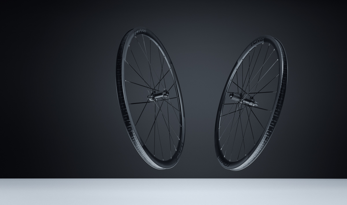 MY25_WHEELS_ALPINIST-CLX-III_FLOATING_b.jpg