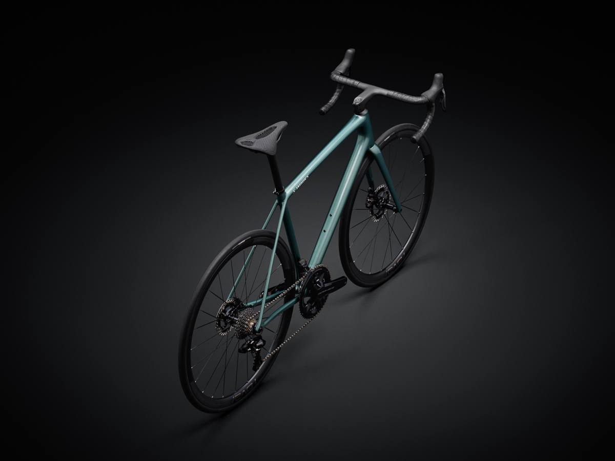 97226-00_AETHOS-SW-DI2-PRMFJDMET-DLMMET_REAR-3QUATERS-BIRDSEYE_1551.jpg