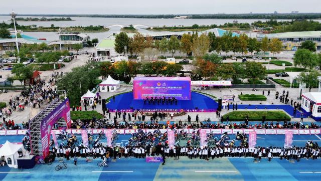 2025中国公路自行车公开赛（衡水站）鸣笛开赛