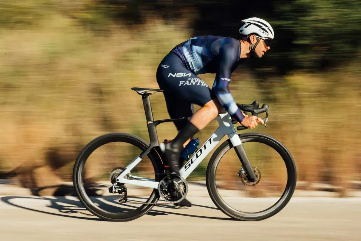 1765258103584618.jpg Scott-NSN-Cycling-Team-rider.jpg