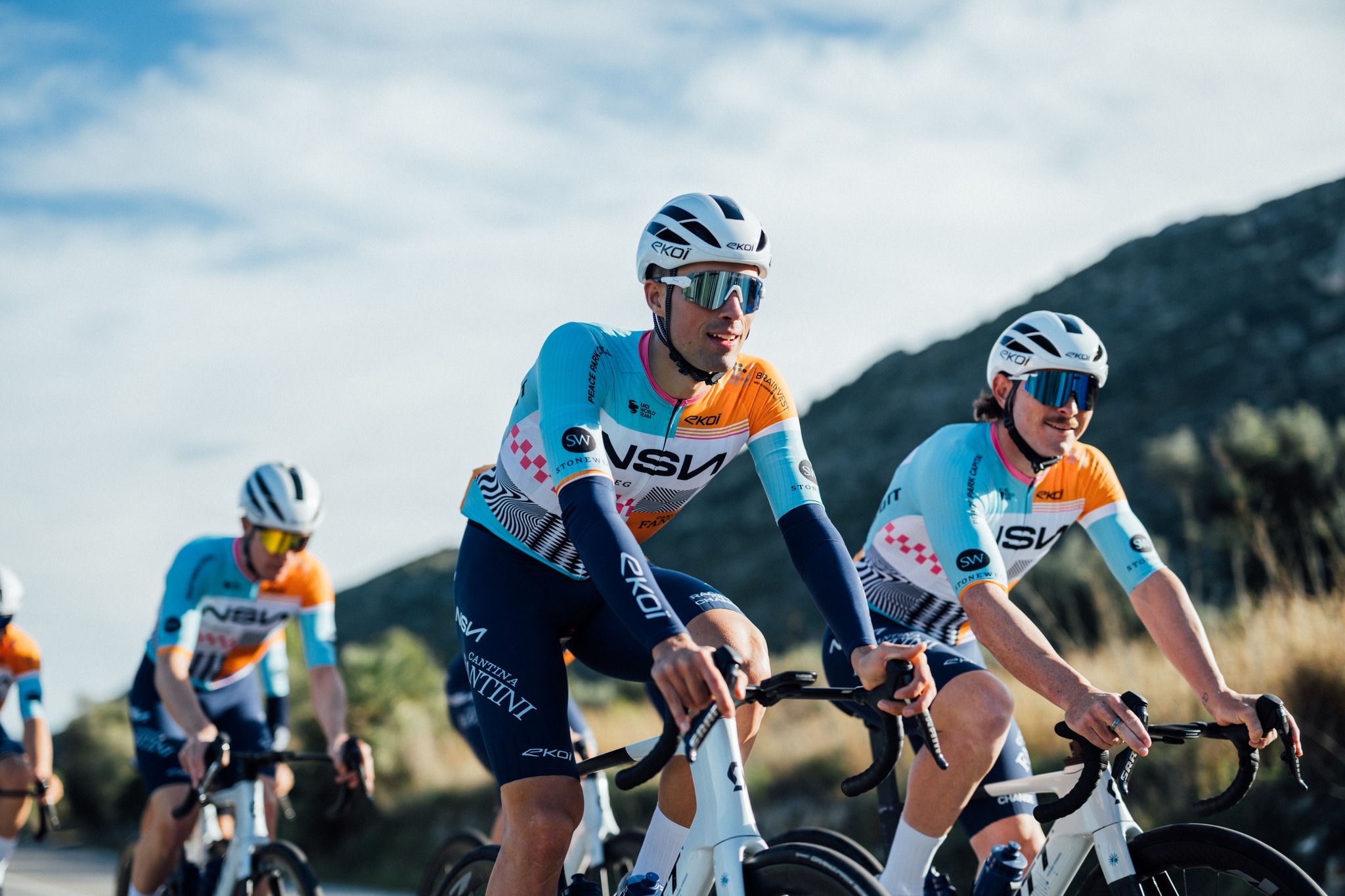 1765343274467459.jpg 596438984_1451226540347025_27821.jpg