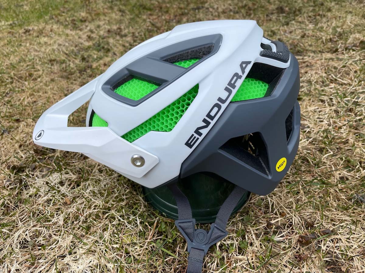 Endura-MT500-MIPS-side-view.jpg