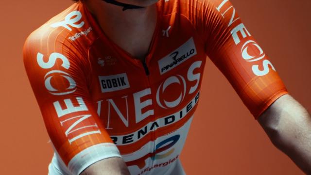 醒目视觉风格 Ineos Grenadiers白橙造型亮相2026赛季